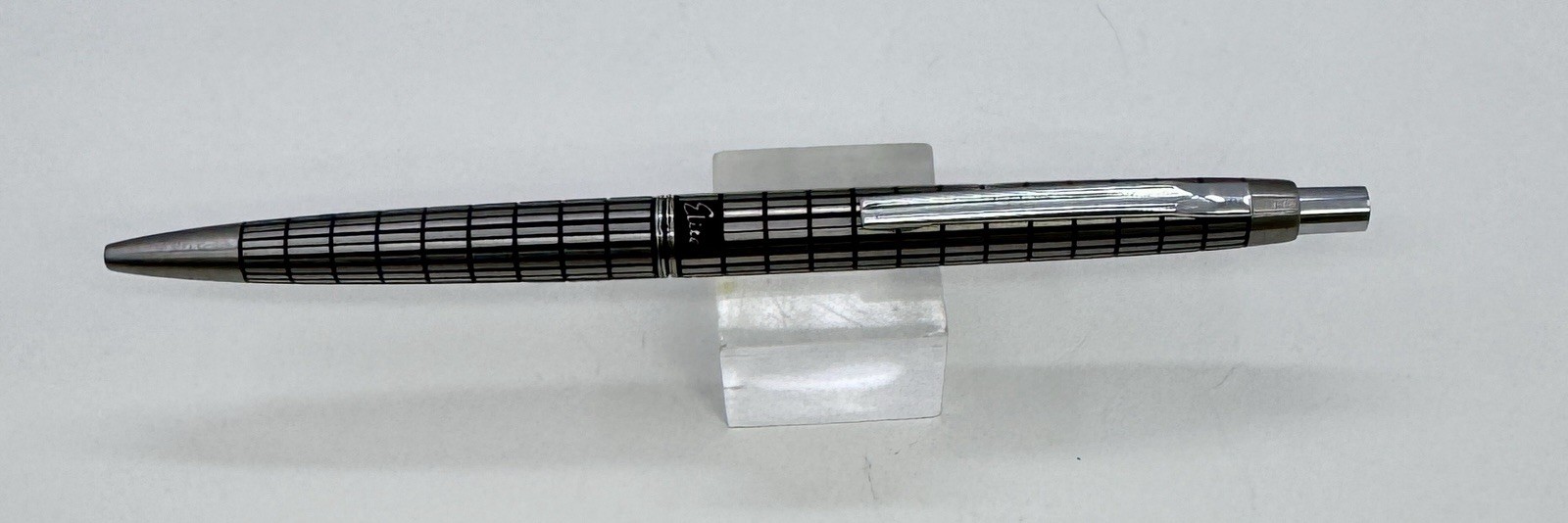 1970s Pilot Elite Cross Hatched Steel Ballpoint – Slight Ding, Works Perfectly