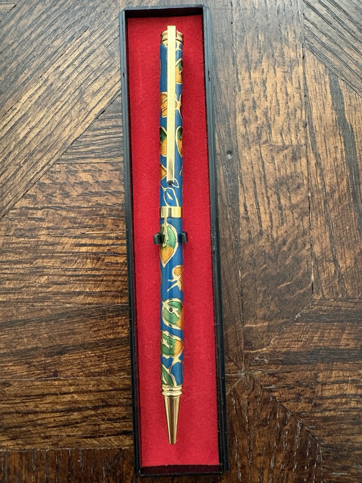 Beautiful Ball Point Gold Tone Top Clip Tip with Cloissinae Flowers Base