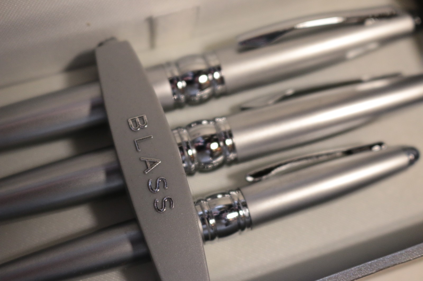 Cross Bill Blass Trio Aero Satin Chrome Ballpoint Pen BB0169-2 New in Gift Box