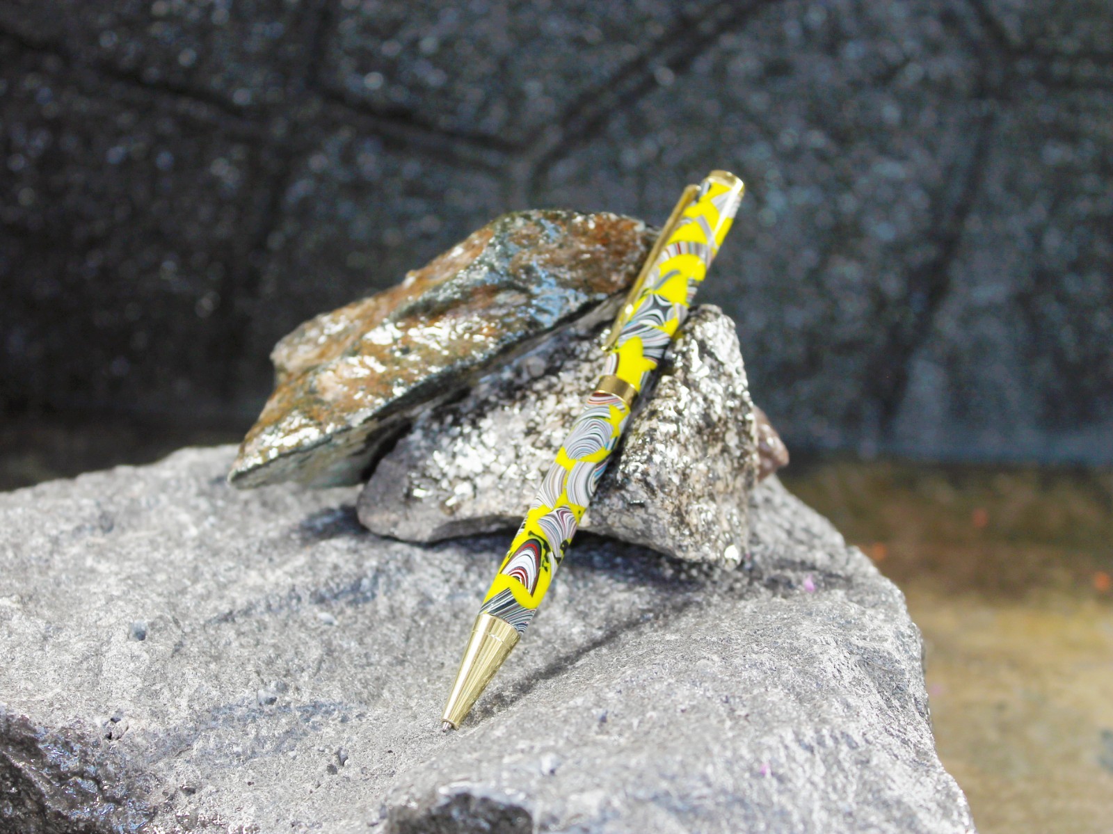 Fordite and Resin Pen – Gold/Yellow (P-050)