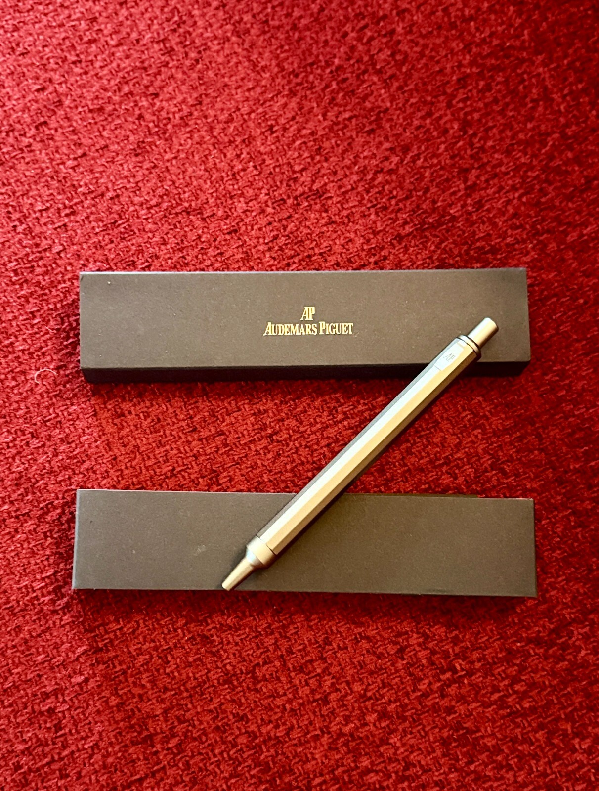 Audemars Piguet VIP Gift Royal Oak Ballpoint Pen Olive – Refillable, New in Box