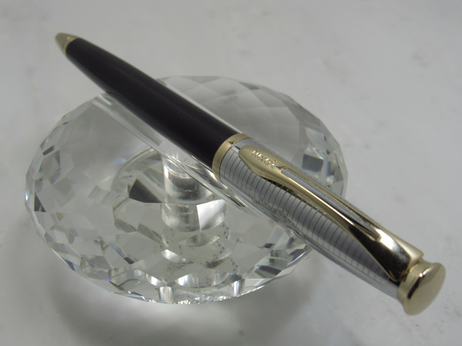 GORGEOUS HIGH QUALITY LUXOR BLACK AND ETCHED SILVER TWIST BALL POINT PEN
