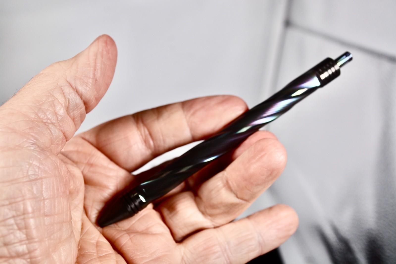 Billetspin Gen II Twist Oil-Slick Zirconium Soul Pen