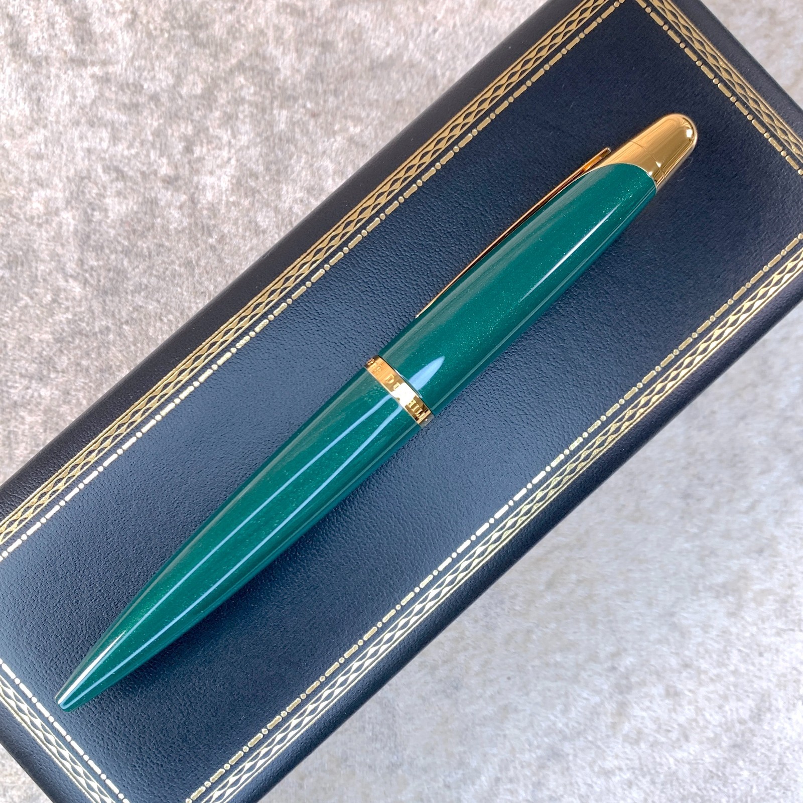 Dunhill Ballpoint Pen Large AD2000 Green Glitter Resin Gold Finish w/Case & Card