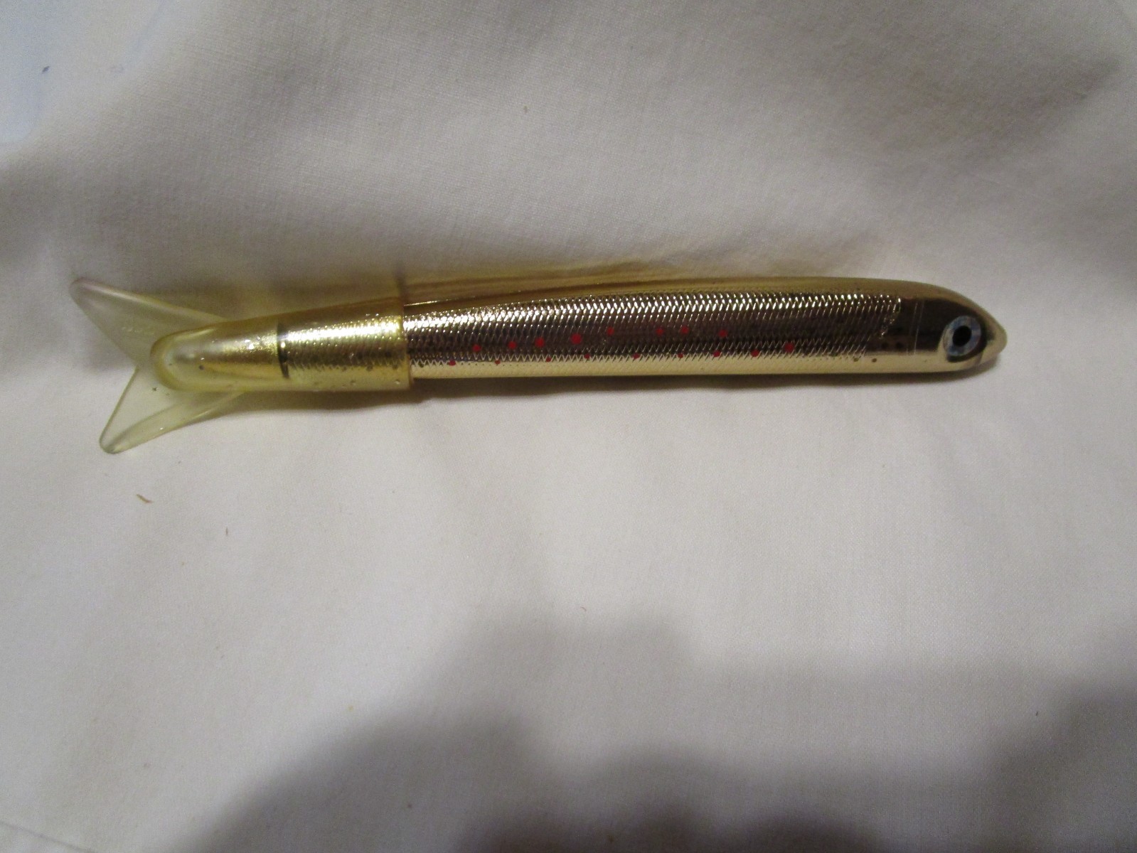 VINTAGE FISHING LURE INK PEN 5 3/4″ RUBBER COVER FIN