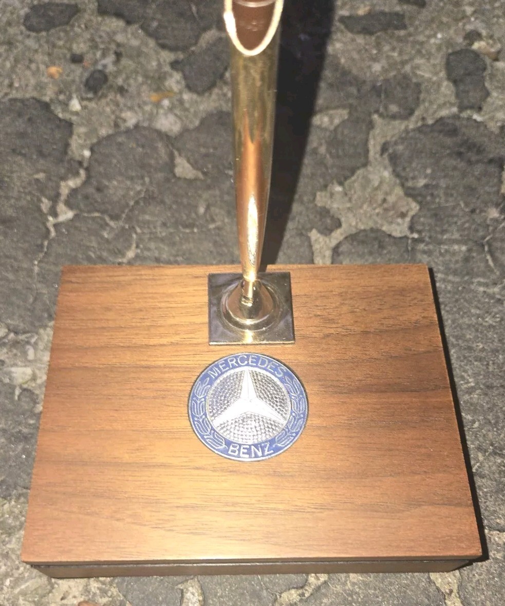 Mercedes Benz Shaeffer Pen On Stand
