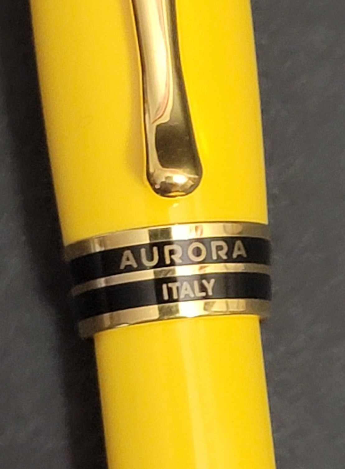 VINTAGE AURORA IPSILON BALLPOINT PEN YELLOW MADE IN ITALY