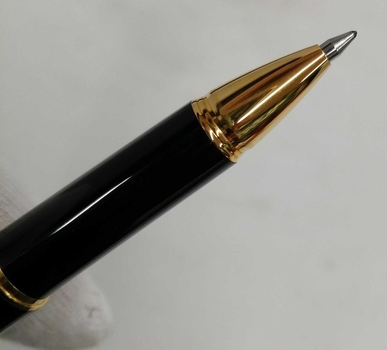 Burberry Shaft Color Black Ballpoint Pen