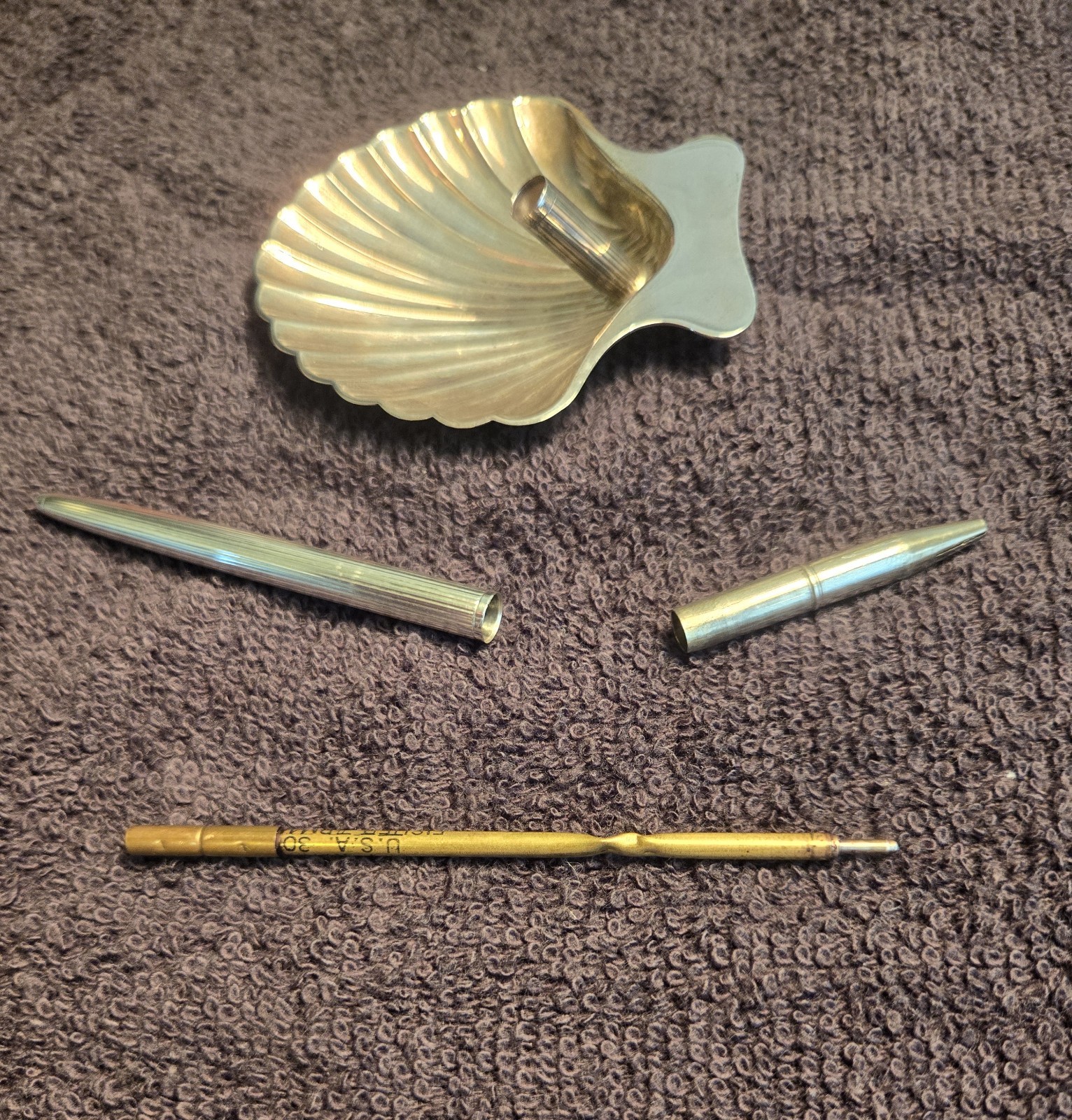 TIFFANY & CO – STERLING SILVER CLAM SHELL PEN HOLDER