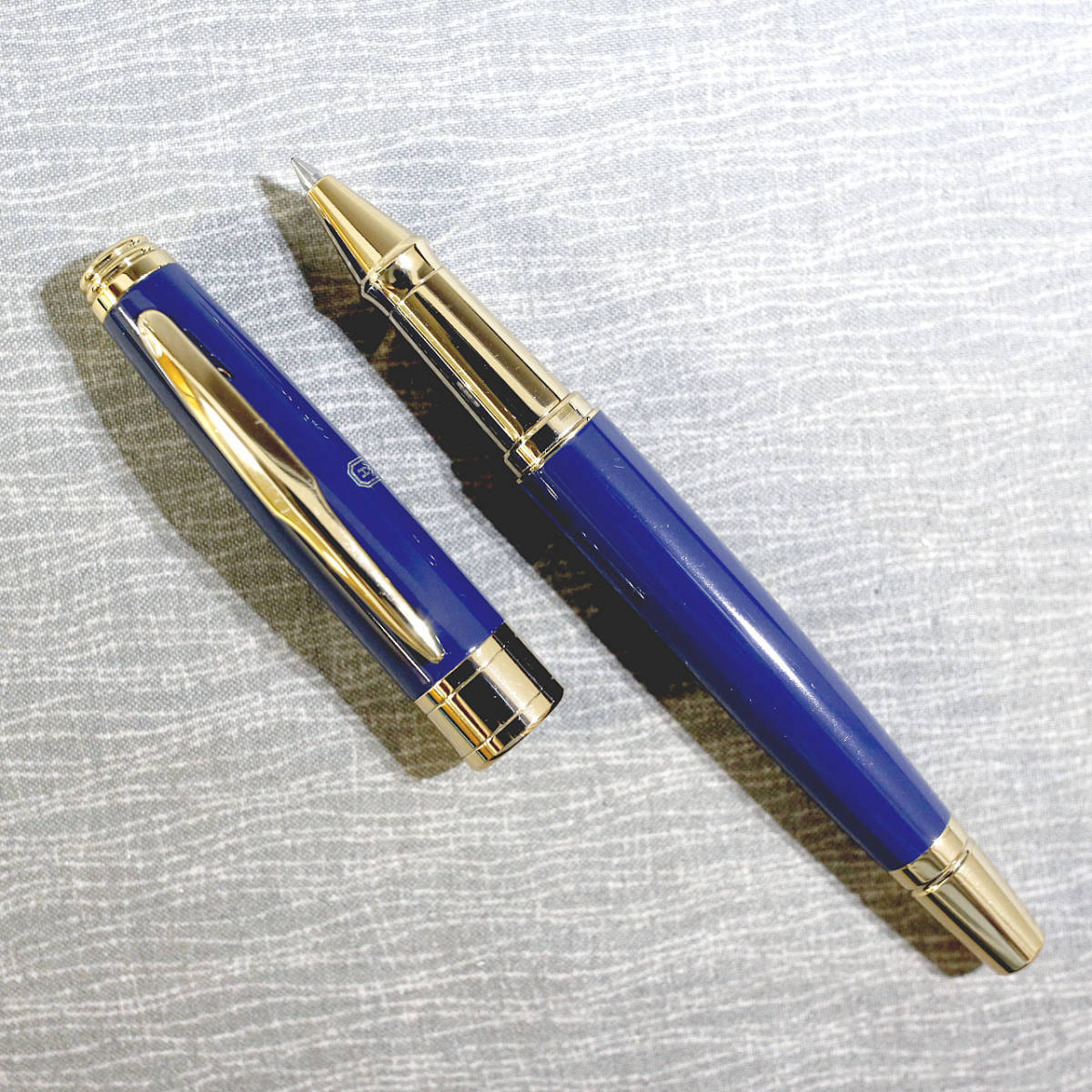 HARRY WINSTON Novelty Cap type Navy/Gold Ballpoint Pen wz/Box,Refill Rare Mint