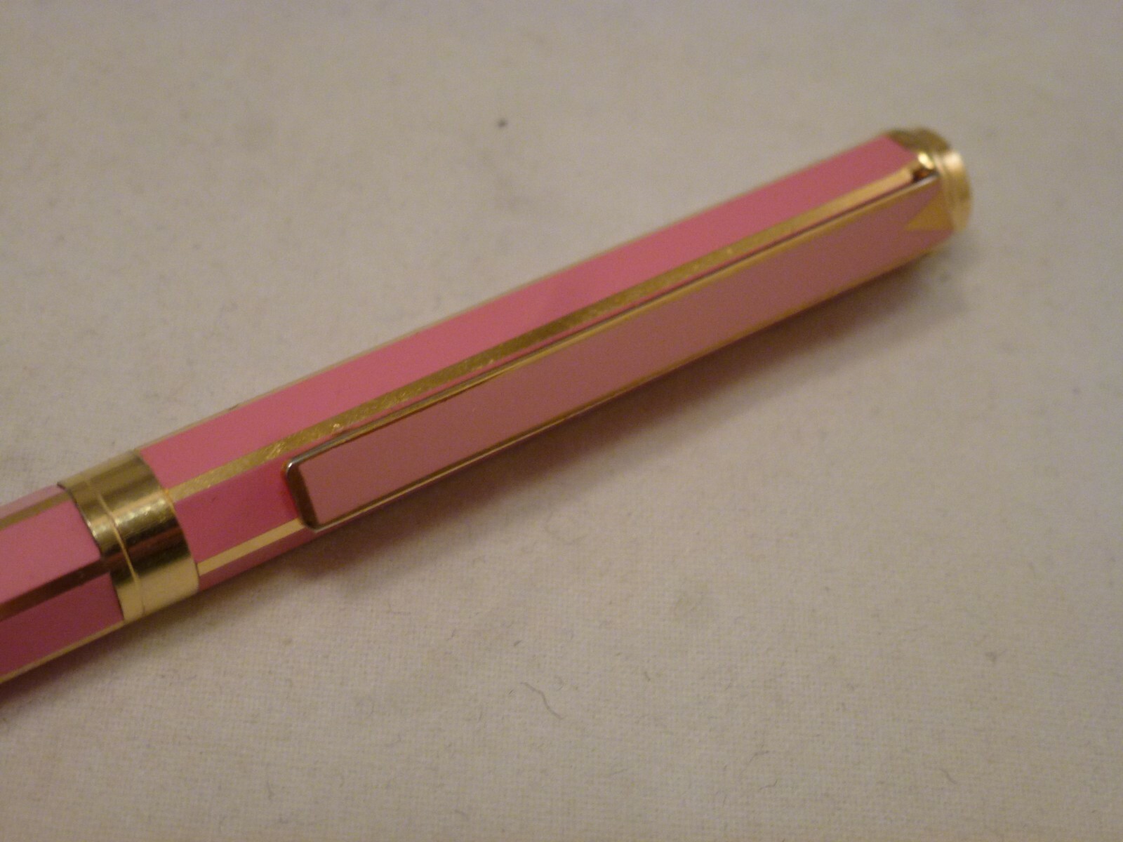 PINK PEN ENAMEL BRASS goldtone ? Gorgeous works ! RUBY STONE
