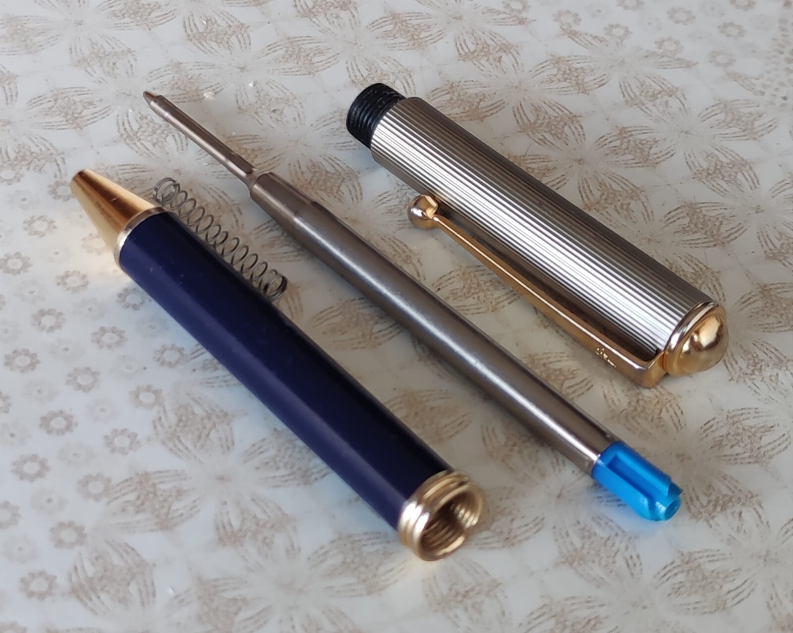 🔴Well made Ballpoint pen – Unknown for me but with logo🔴