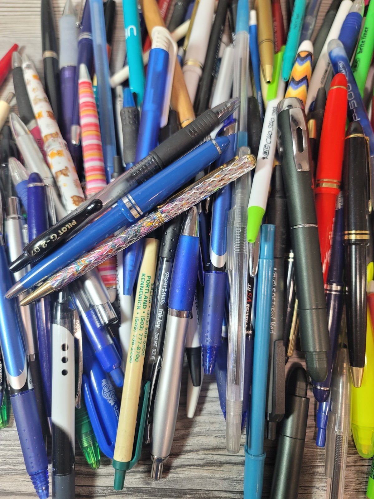 Pens Pens 2lbs if ballpoint twist black blue clik old and new used tresures