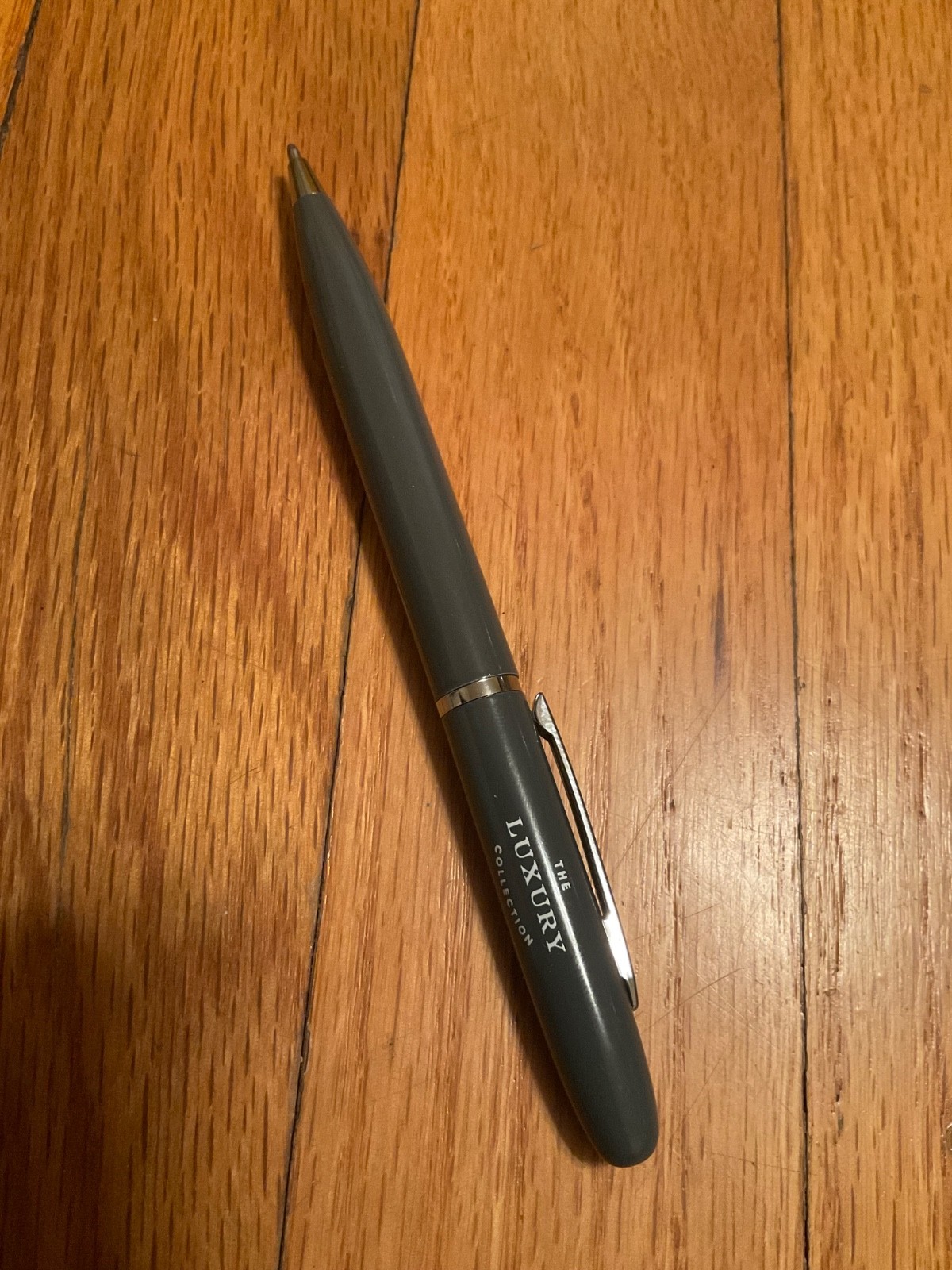 KOENIGSHOF Hotel, Munich , Germany, luxury 4 pens and writing pad, new.