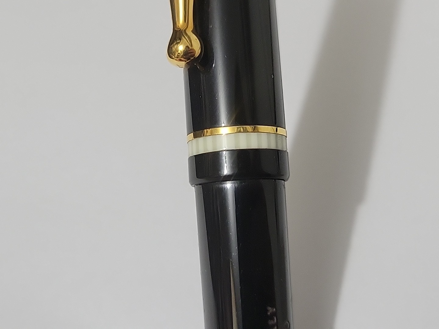 Delta Via Veneto Ballpoint Pen Black Gold & Ivary Gold Trim Italy w/ Box & Card