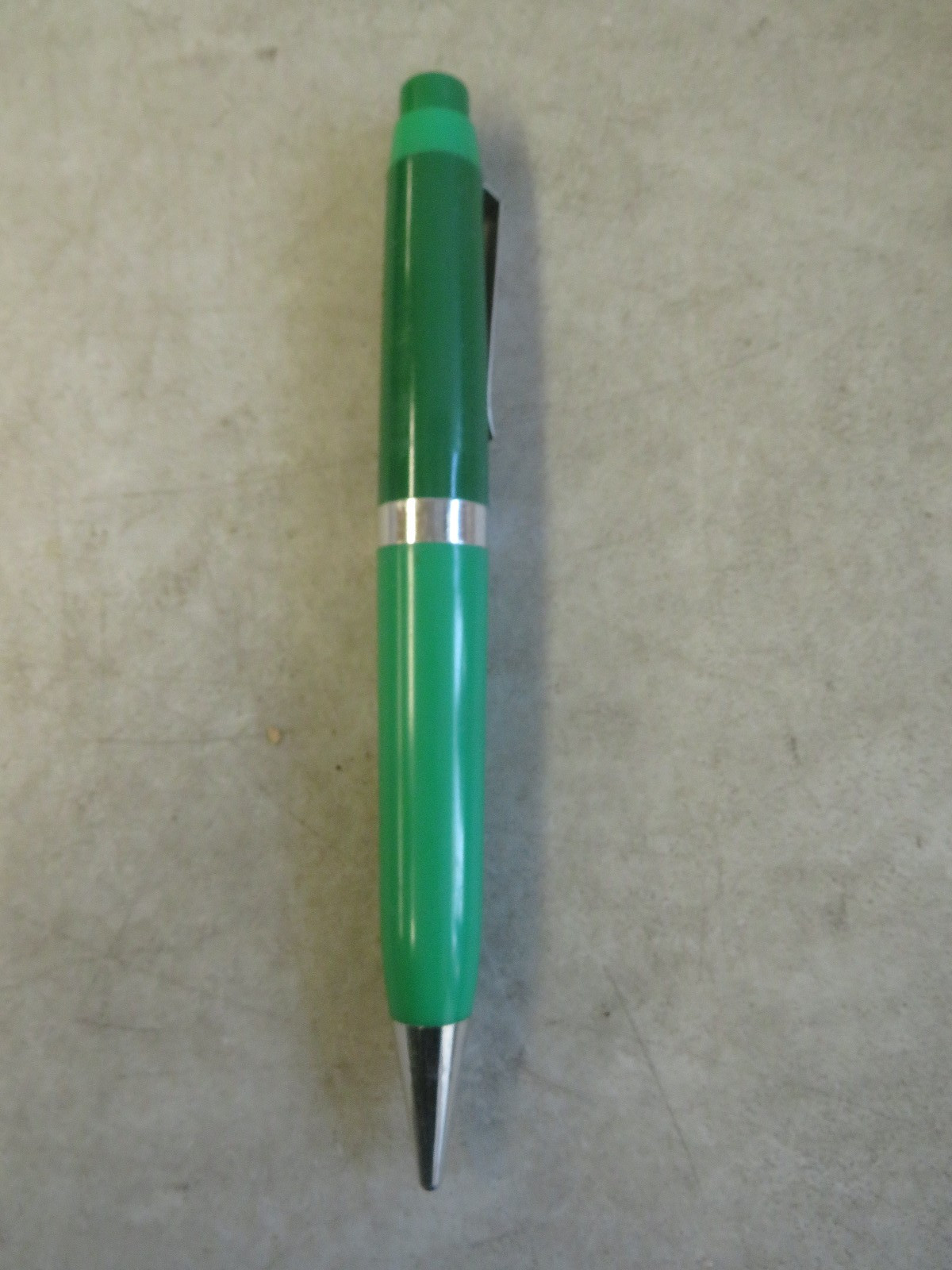 Gulliver Giant Pen 9″ Novelty Pen Green Vintage