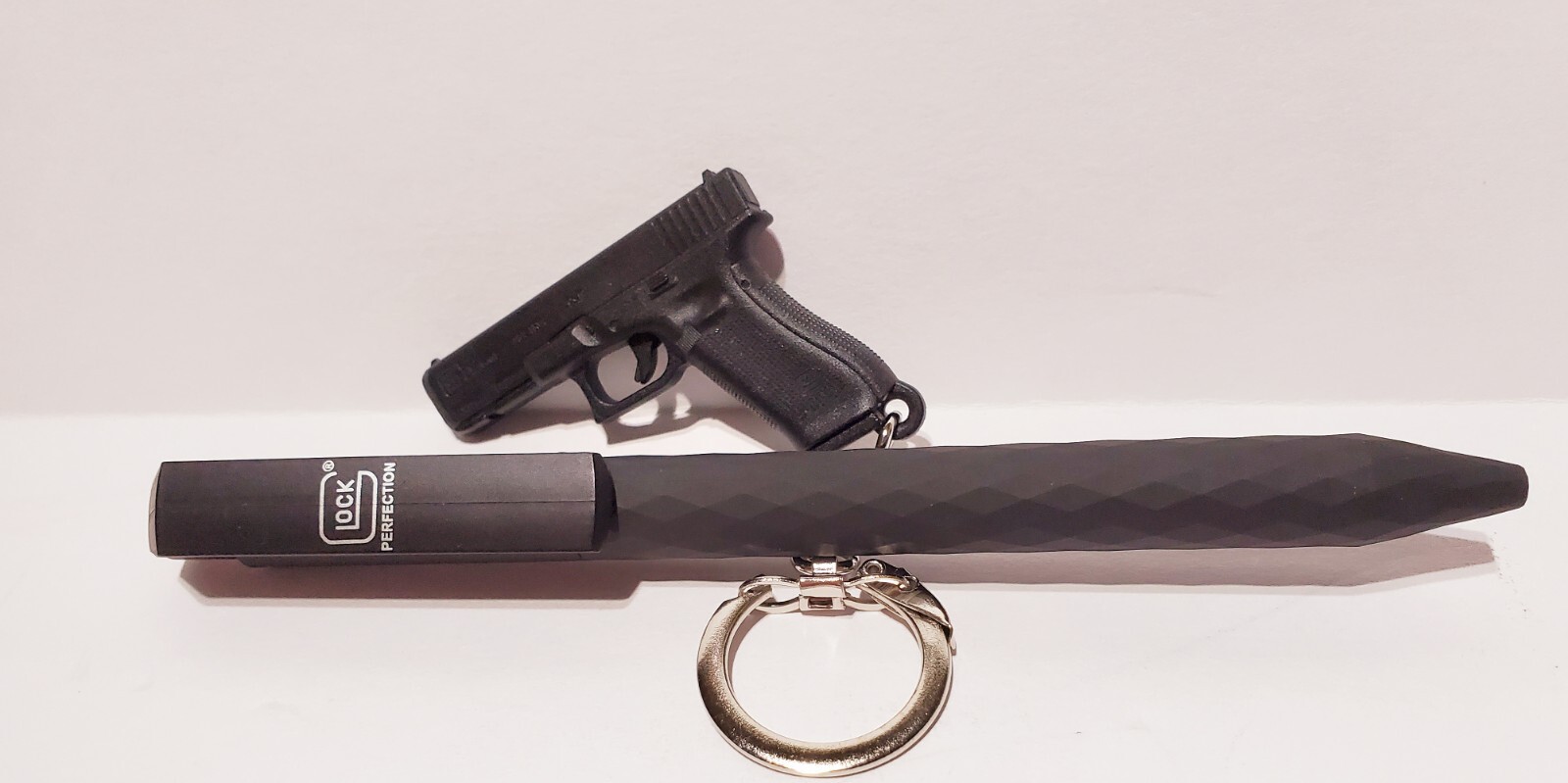 Glock Pen & G17 Gen5 Keychain Set